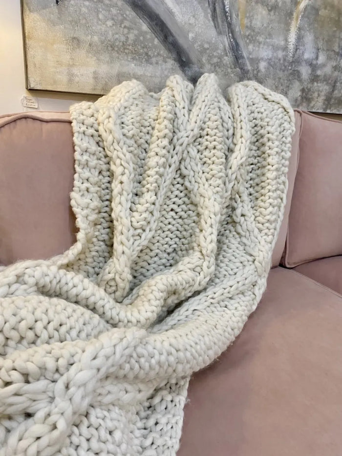 Vannes Chunky Knit Cable Throw